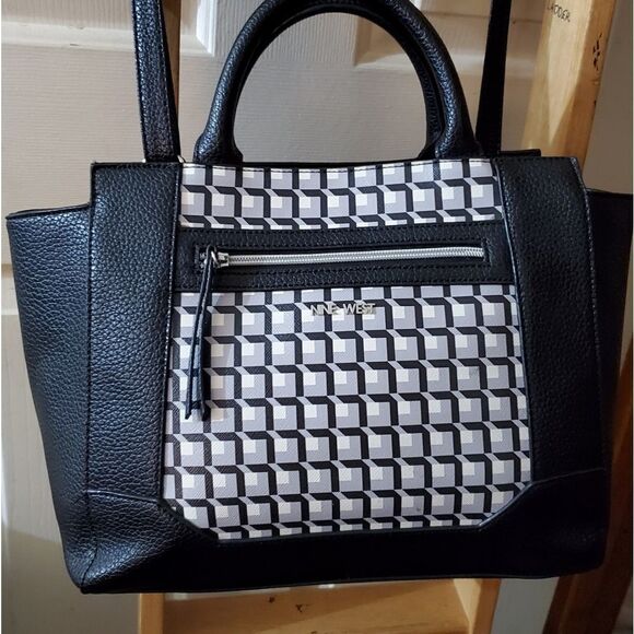 Nine West Handbags - Nine West large tote bag with crossbody strap